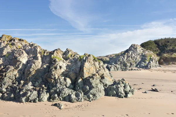 Volcanic rocks on Newborough Beach — Stock Photo, Image