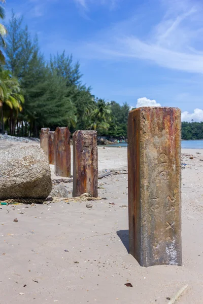 Puestos de hormigón en el extremo sur de la playa de Bang Tao —  Fotos de Stock