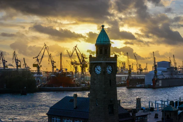 Hamburger Hafen am Abend — Stockfoto