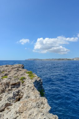 Gozo Malta yakın kayalık uçurum