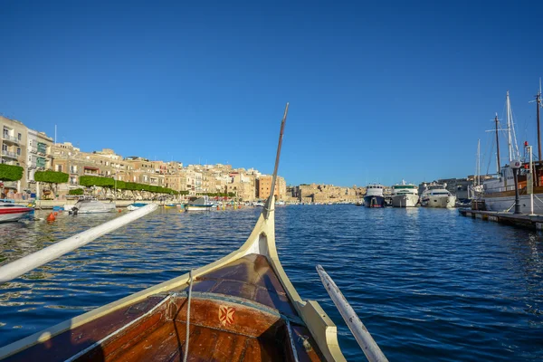 Rowing boat at malta harbor — Stock Photo, Image