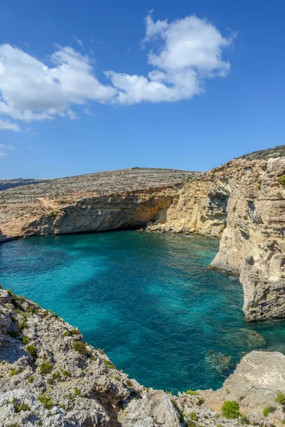 Acantilados rocosos de Gozo cerca de Malta — Foto de Stock
