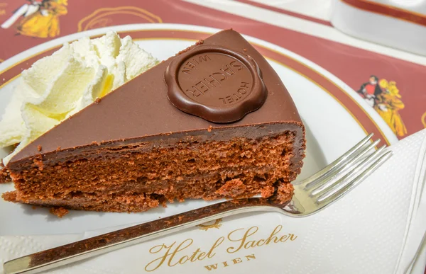 Vienna, Avusturya - 01 Haziran. 2016: orijinal Sacher Torte crea ile