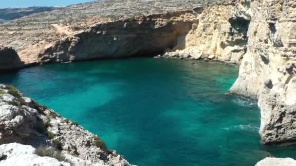 The Blue Lagoon op Comino eiland — Stockvideo