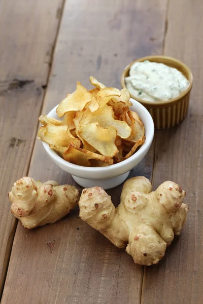 Hemgjord jordärtskocka chips — Stockfoto