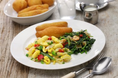 Jamaika Kahvaltı, Akee ve saltfish Kızarmış köfte ve Güvercin Bezelye