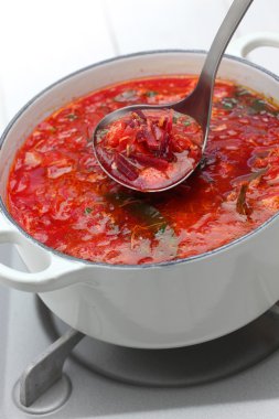 Pancar çorbası, pancar çorbası bir tencerede