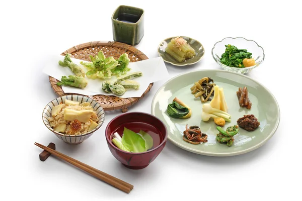 Cuisine japonaise de plantes sauvages comestibles — Photo