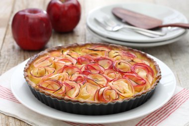 Gül elmalı tart