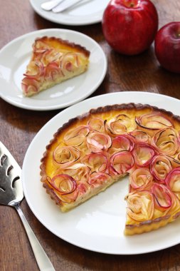 Gül elmalı tart
