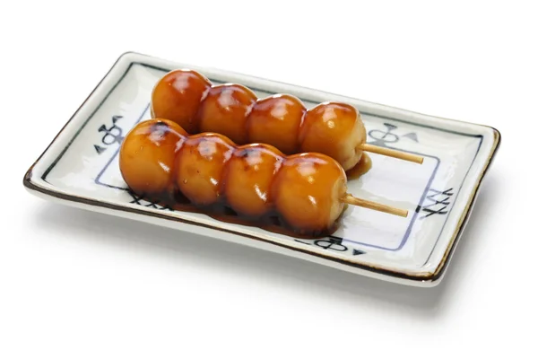 Мітараші Данго, японські рисові вареники з солодким соєвим соусом — стокове фото