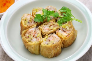 kızarmış karides tofu cilt rulo