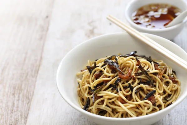 Macarrão de óleo de cebolinha, comida chinesa de Shanghai — Fotografia de Stock