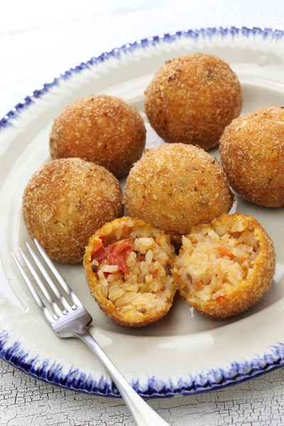 Arancini di riso, Italiaanse risotto rijst ballen — Stockfoto