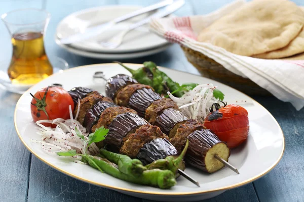 Aubergine kebab, patlican kebab, turkisk mat — Stockfoto