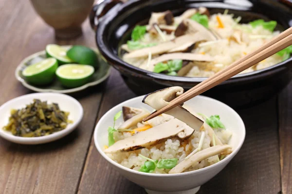 Matsutake gohan, főtt rizs és matsutake gomba — Stock Fotó