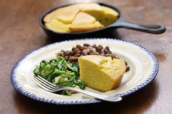 Beans and cornbread, southern cooking — Stock Photo, Image