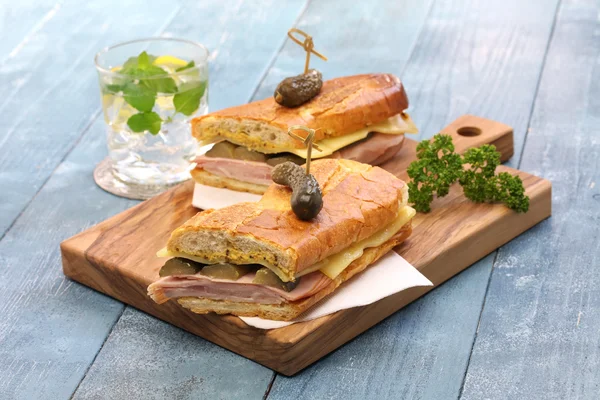 Cuban sandwich, kubansk mix, kubanska pressade smörgås — Stockfoto