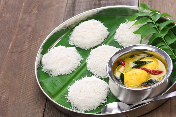 Συμβολοσειρά χωνιά με αυγό curry, Νότια ινδική κουζίνα — Φωτογραφία Αρχείου