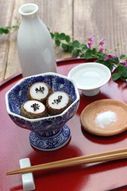 kinukatsugi, buharda pişmiş küçük taro, Japon yemekleri.