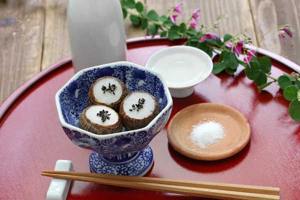 Kinukatsugi, taro pequeño al vapor, comida japonesa — Foto de Stock