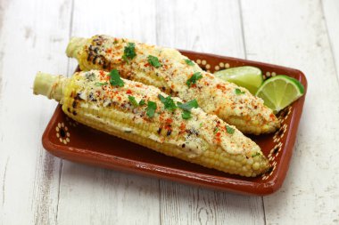 Meksika usulü ızgara mısır, elote.