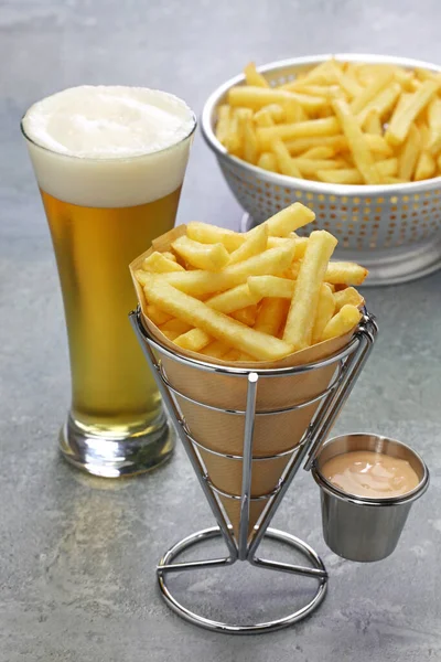 Belgian Frites Wrapped Paper Cone Samourai Sauce Beer — Stock Photo, Image