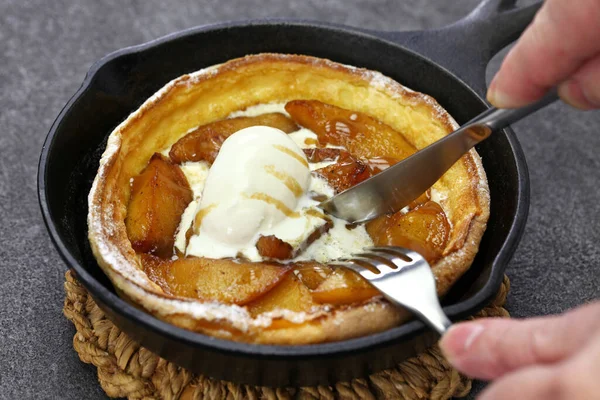 Panqueca Bebê Holandesa Maçã Caseira Com Sorvete Café Manhã Natal — Fotografia de Stock