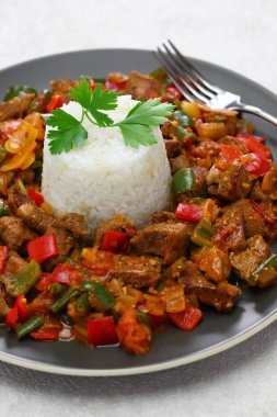 sac kavurma, Türk sotelenmiş kuzu ve sebze