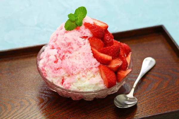 Homemade Taiwanese Snow Shaved Ice Fresh Strawberries — Stock Photo, Image