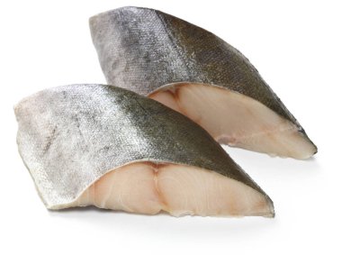 samur (siyah morina) filetosu beyaz arkaplanda izole edildi