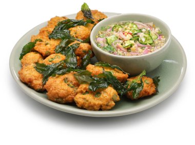 Tay usulü kızarmış balık köftesi.