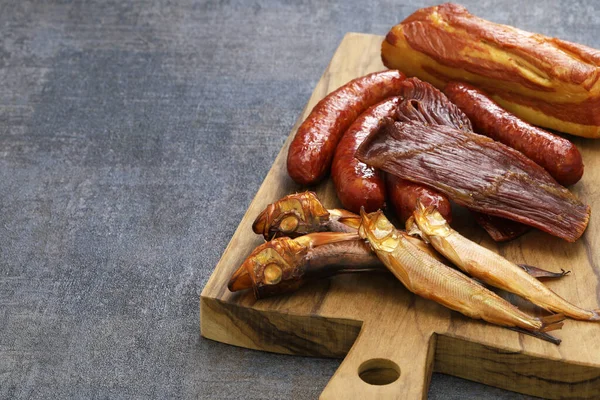 Alimentos Caseiros Fumados Bacon Salsicha Carne Seca Peixe — Fotografia de Stock