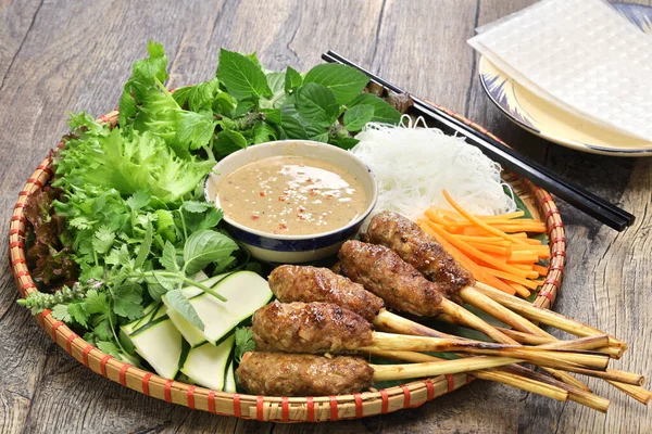 Nem Lui Fue Vietnamese Grilled Minced Pork Sosis Pada Tusuk — Stok Foto
