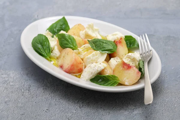 Salada Pêssego Caprese Pêssego Liso Mussarela Manjericão — Fotografia de Stock