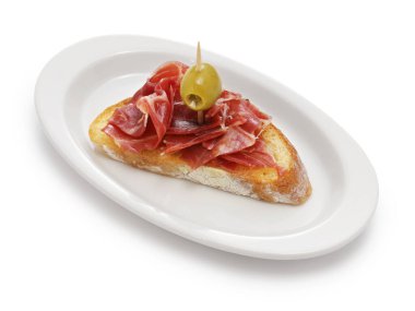 Iberican jambonu beyaz arka planda izole edilmiş.