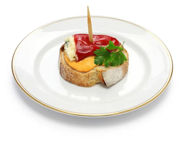 Spanska pinchos, fylld Piquillopaprika — Stockfoto