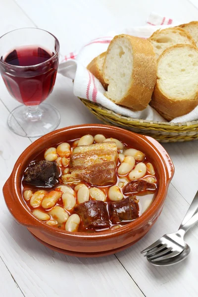 ファバダ asturiana、スペインの白豆のシチュー — ストック写真
