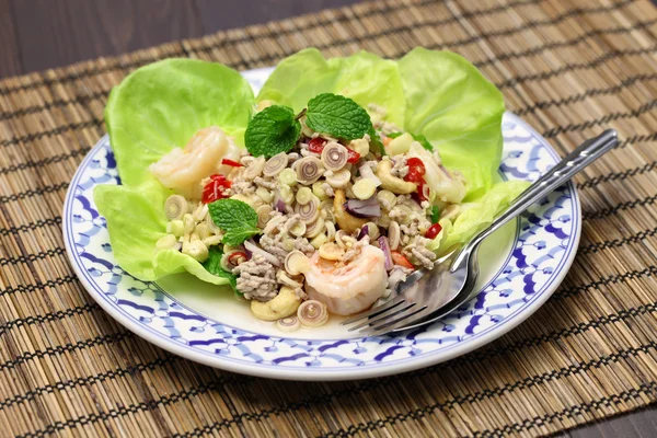 Pikantne trawy cytrynowej sałatki, dania kuchni tajskiej — Zdjęcie stockowe