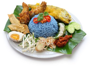Nasi kerabu, mavi renk pirinç salatası, Malezya mutfağı