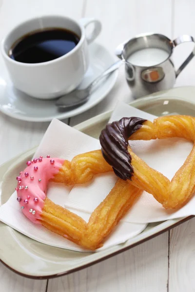 Churro a forma di cuore fatto in casa, dessert di San Valentino — Foto Stock