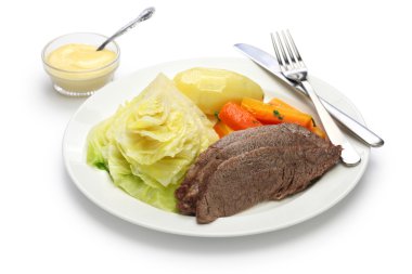 Tuzlanmış biftek ve lahana