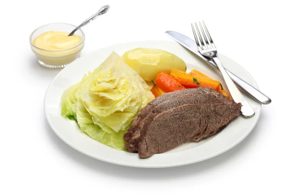 소금에 절인된 쇠고기와 양배추 — 스톡 사진