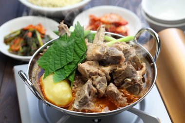 Gamjatang, domuz kemik ve patates çorbası, Kore mutfağı