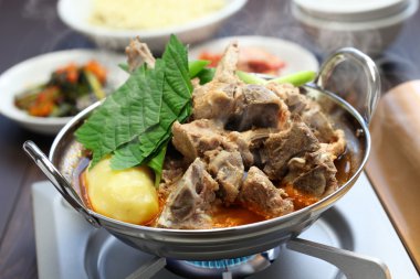 Gamjatang, domuz kemik ve patates çorbası, Kore mutfağı
