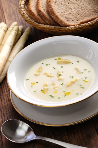 Sopa de crema de espárragos blancos, spargelcremesuppe —  Fotos de Stock