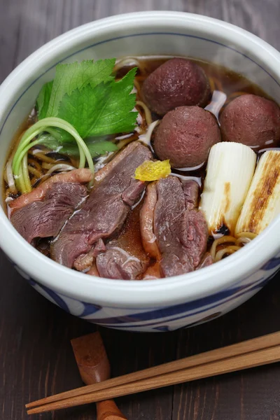 Kamo nanban soba, buckwheat noodles with duck and leeks — Stock Photo, Image