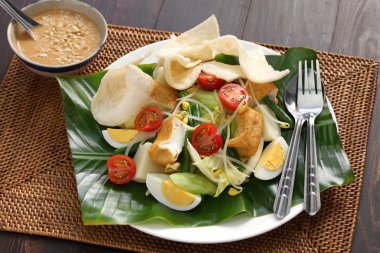 Gado gado, indonesian salad with peanut sauce clipart