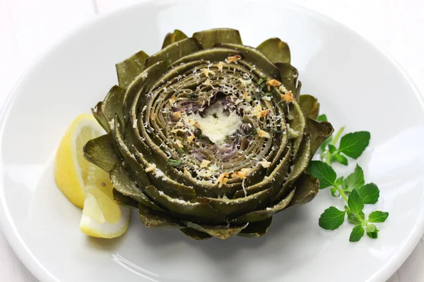 Baked artichoke, roasted artichoke — Stock Photo, Image