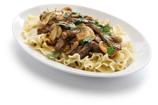 Stroganoff de carne con pasta, cocina rusa — Foto de Stock